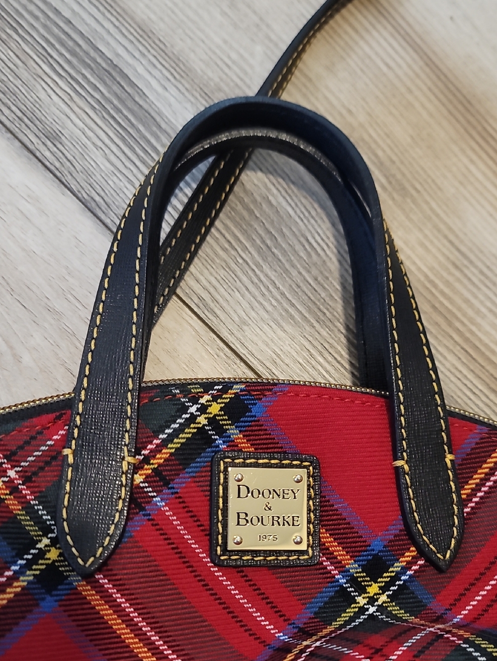 Beautiful Dooney & Bourke Purse - Picture 2 of 4